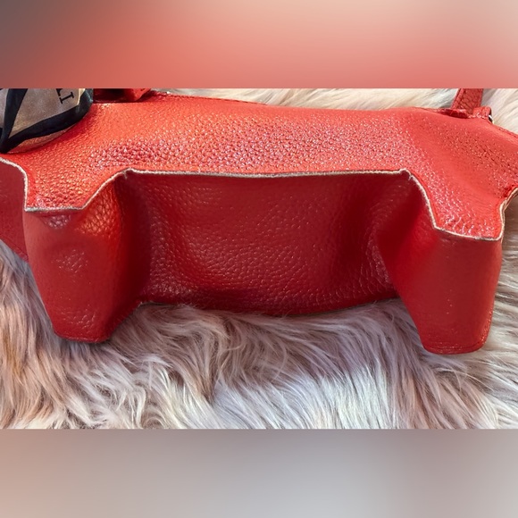 ONLY ONE: Playful Red Dog-Shaped Purse/Bag and Bag Charm/Keychain Made in Italy - Picture 16 of 16